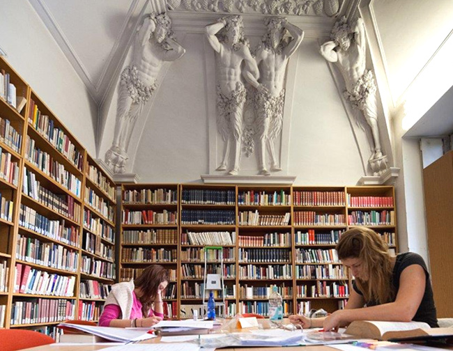 Fachbibliothek Romanistik.jpg