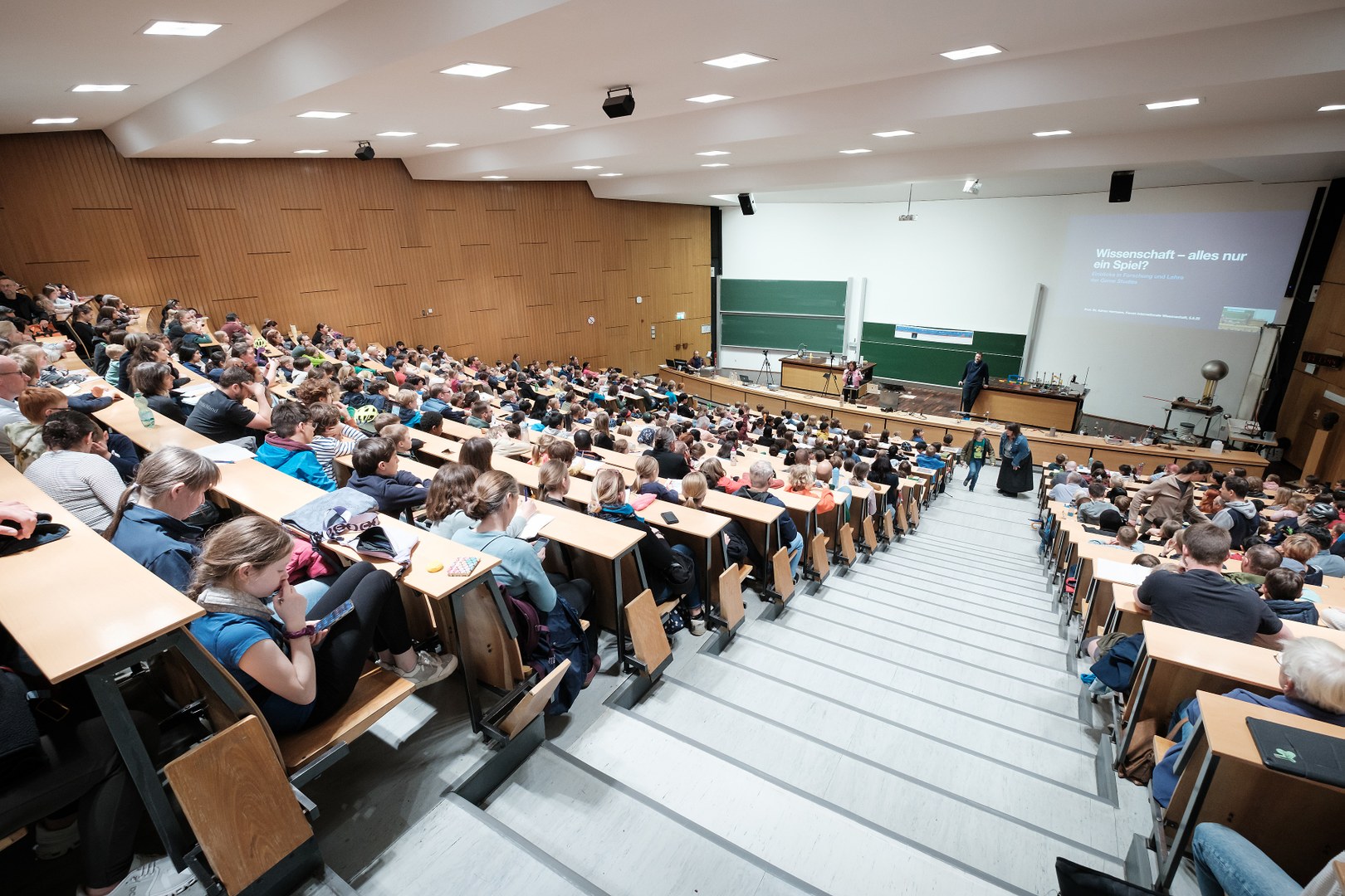 16. Juni 2025: Kinderuni-Vorlesung zum Thema: Wie lernen wir sprechen? (Dr. Verena Weiland)